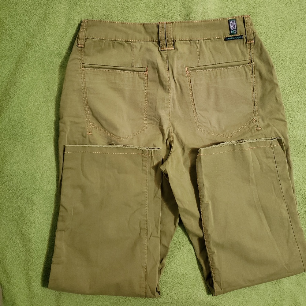 Born Avocado Green Capris w/ Frayed bottoms - Picture 2 of 3